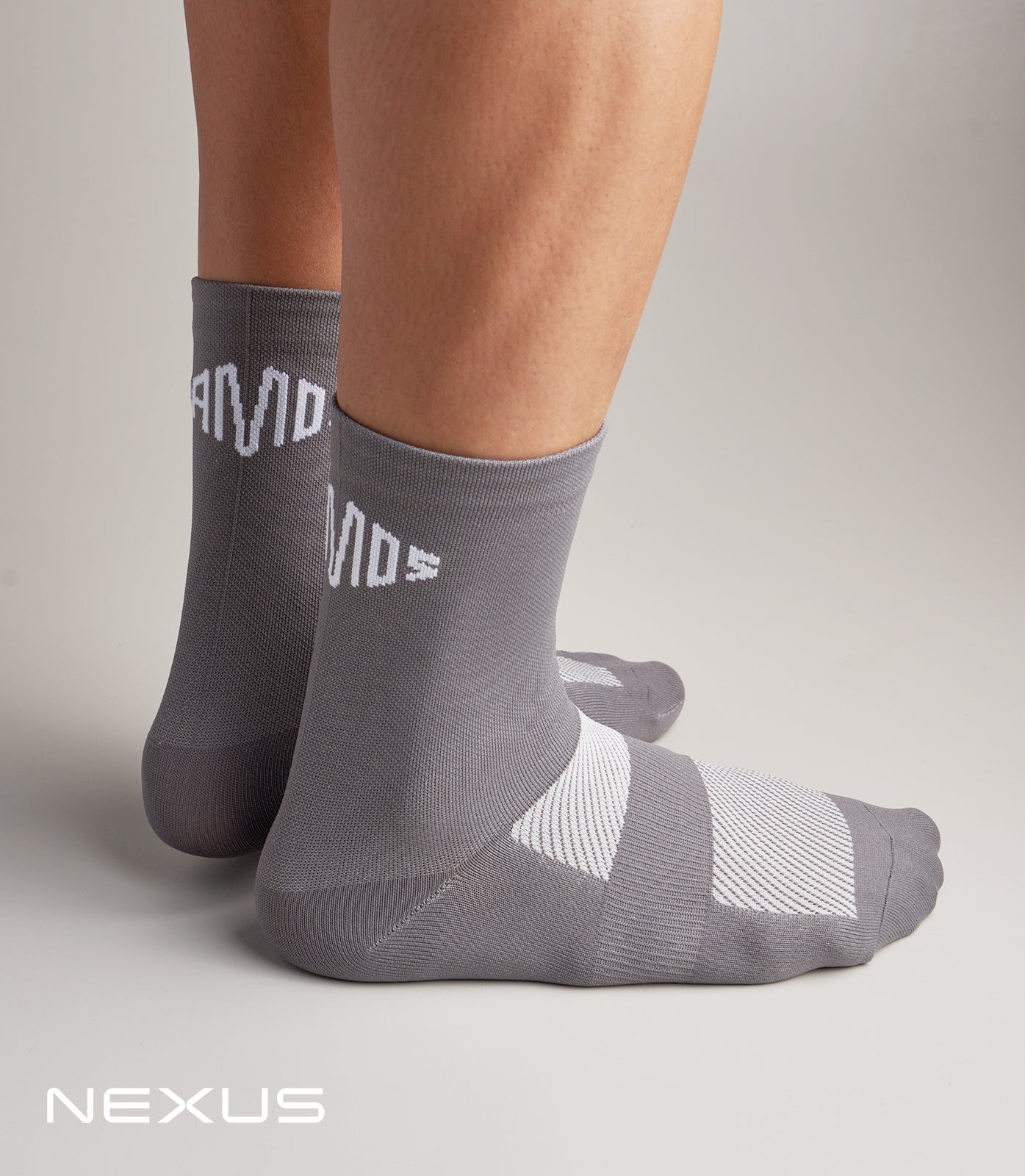 STRIDE NEXUS SOCKS (GRAY)