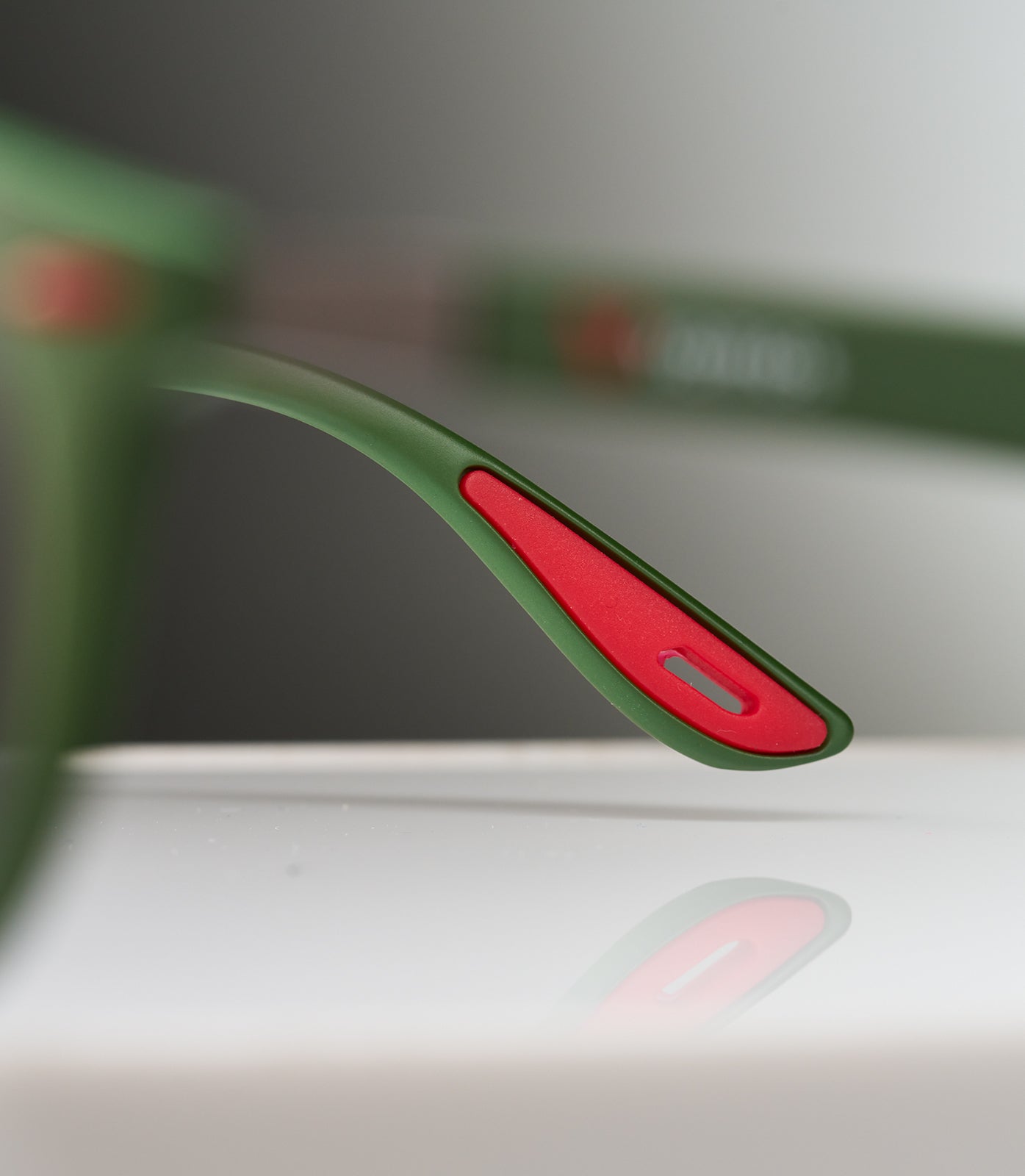 NOOSA MATTE GREEN - BLACK LENS SPEX